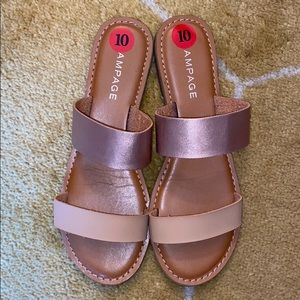 Slip on sandals! 🥰🤍👡